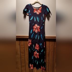 🍭Forever 21 Hawaiian patterned maxi dress with open back